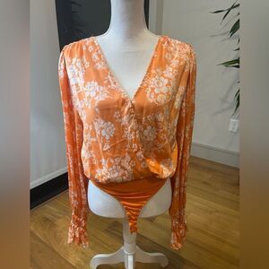 Anthropolgie En Elly Floral Orange and white bodysuit size M
